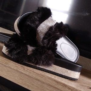 Fuzzy Black Bombshell (Sm)